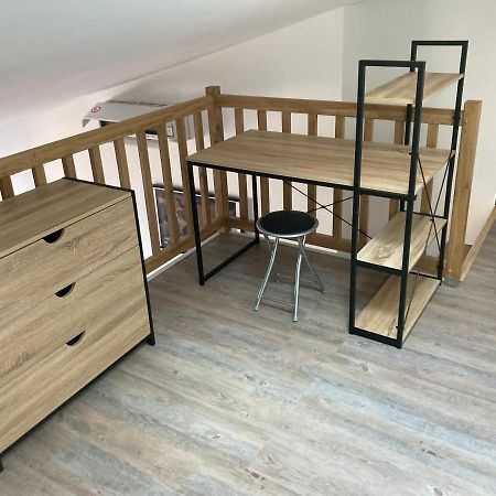 Studio Meuble Du Bourg Puymiclan Екстериор снимка