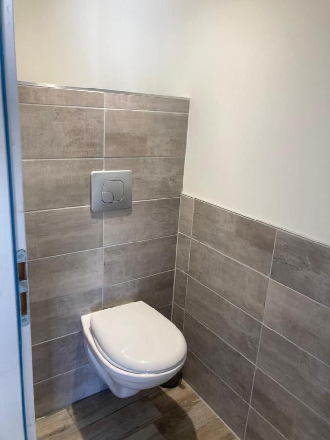 Studio Meuble Du Bourg Puymiclan Екстериор снимка