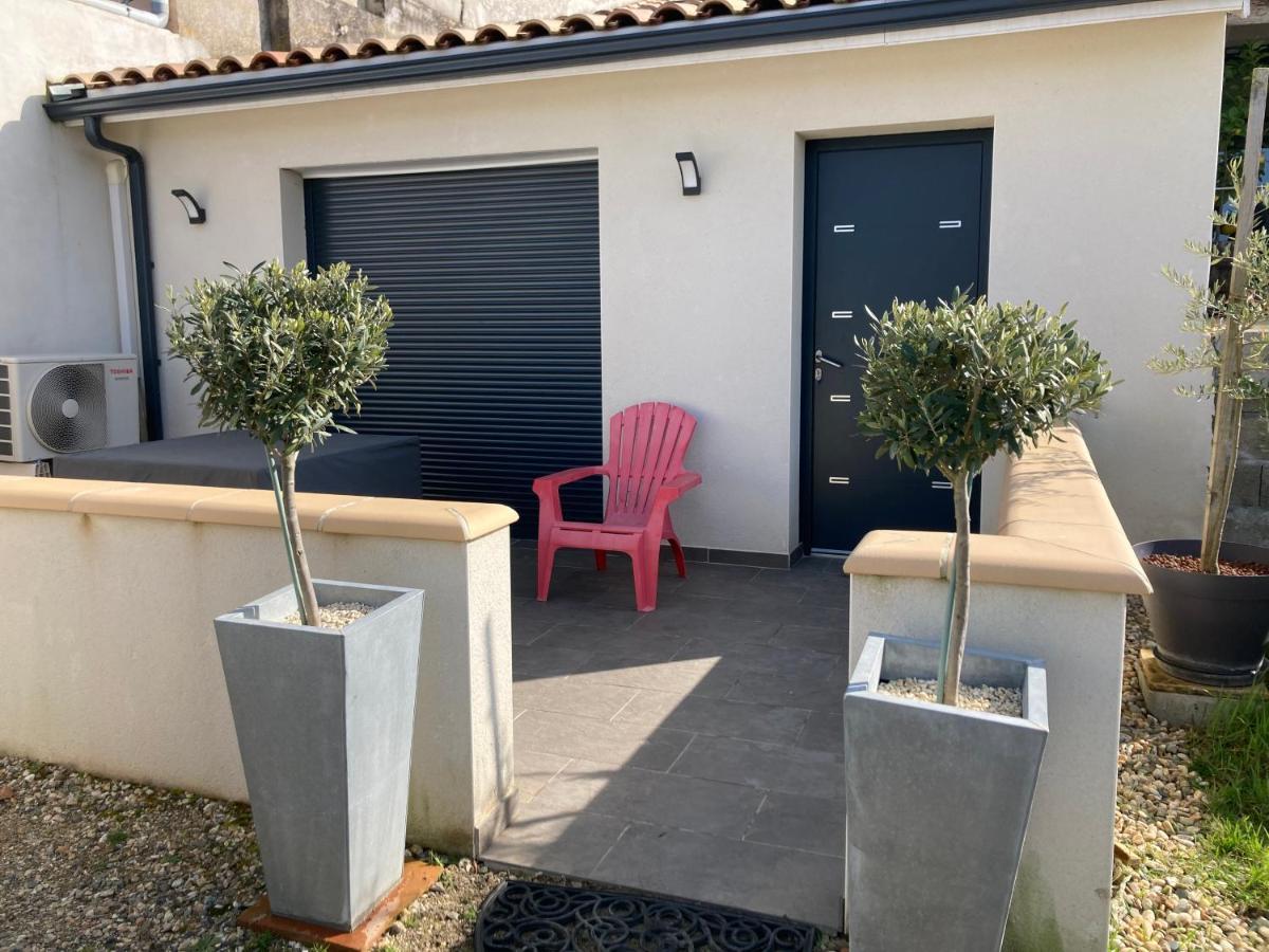 Studio Meuble Du Bourg Puymiclan Екстериор снимка