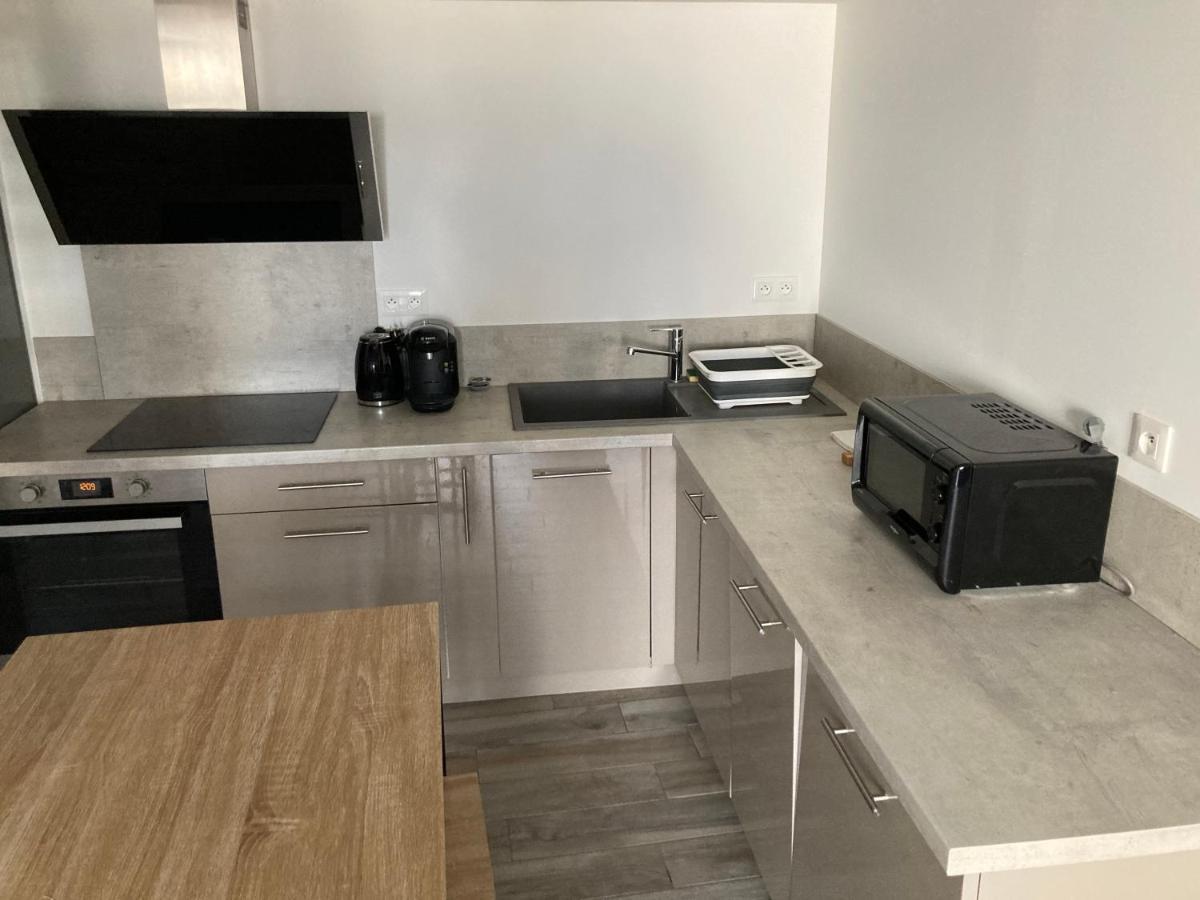 Studio Meuble Du Bourg Puymiclan Екстериор снимка