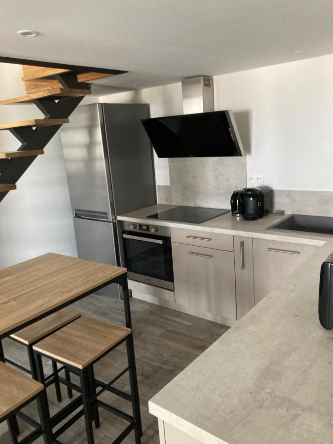 Studio Meuble Du Bourg Puymiclan Екстериор снимка