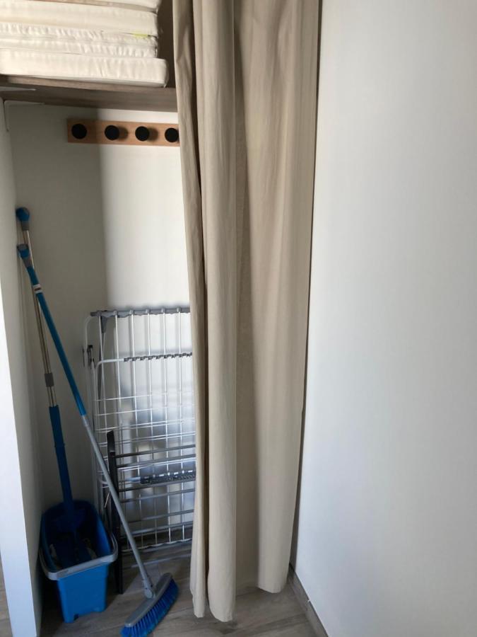 Studio Meuble Du Bourg Puymiclan Екстериор снимка
